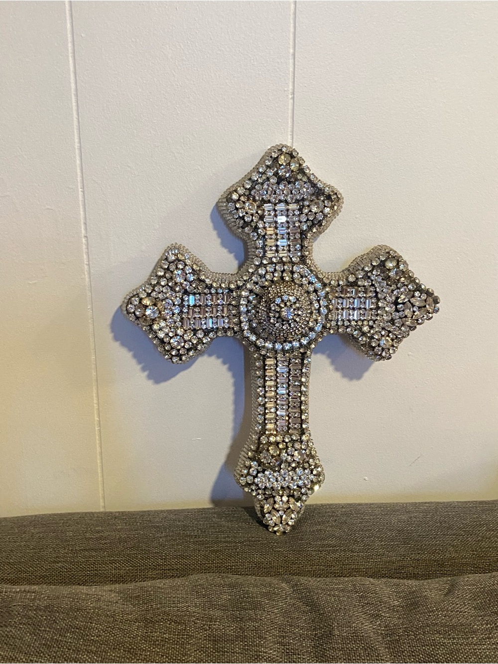 Stunning Swavorski Crystal Cross with silver accents - Picture 3 of 4